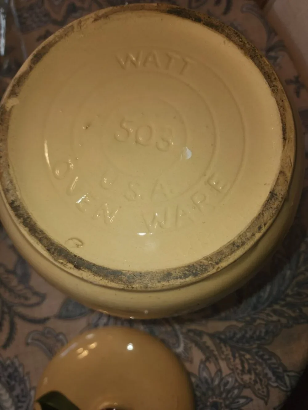 WATT POTTERY VINTAGE BEAN POT FEATURING APPLE DESIGN